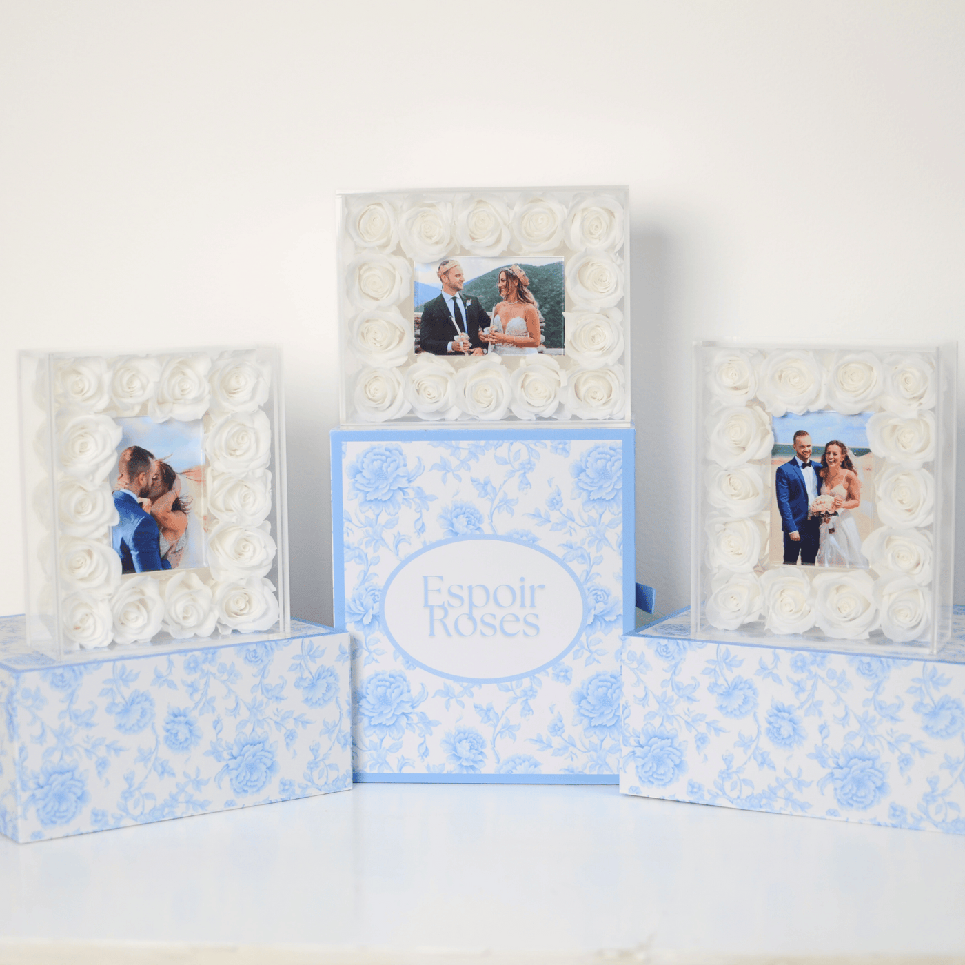 Infinite Rose Frame Compact Series: Premium Acrylic Picture Frame with Preserved Roses