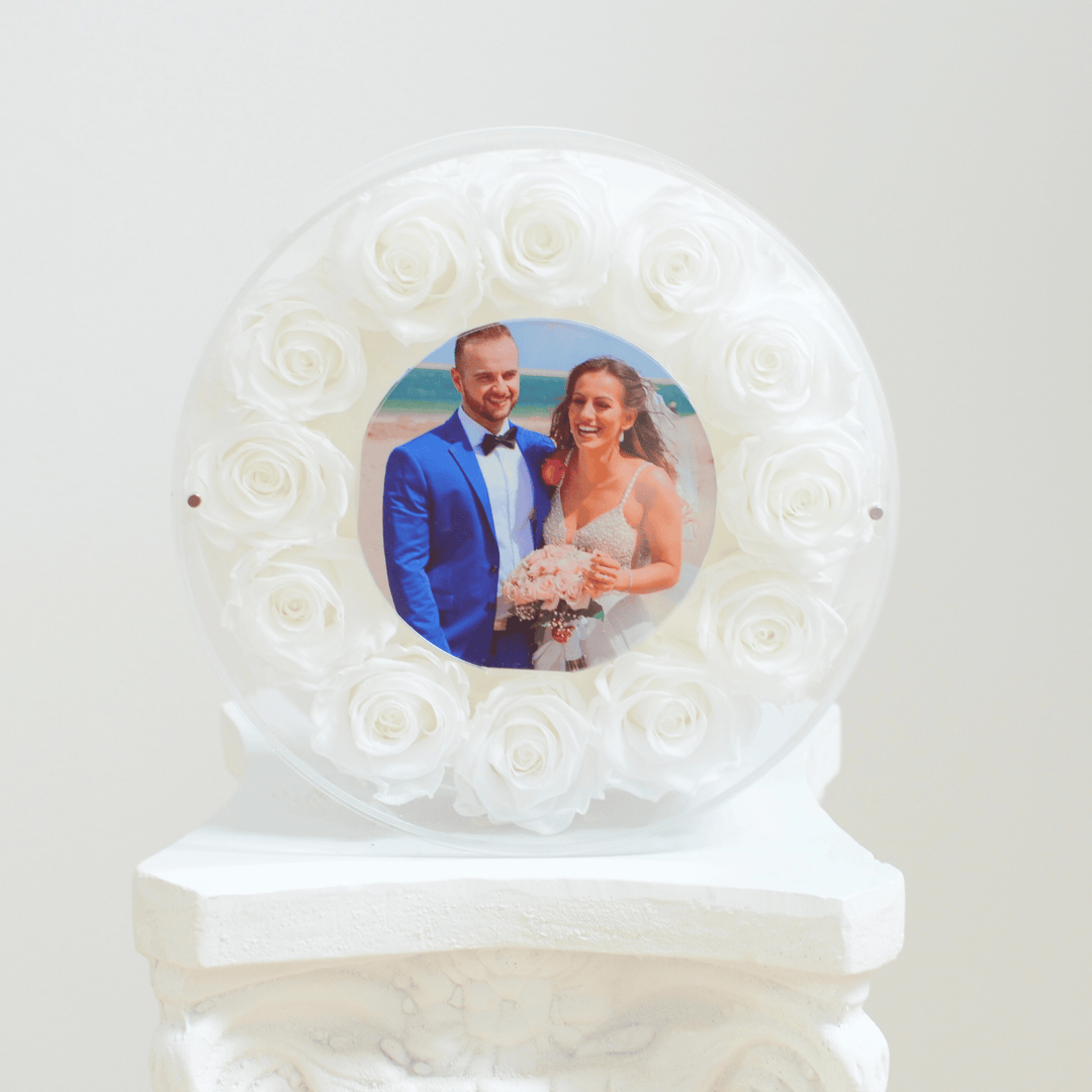 Round acrylic frame with preserved roses – Halo Signature