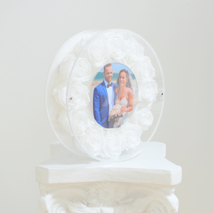 Round acrylic frame with preserved roses – Halo Signature