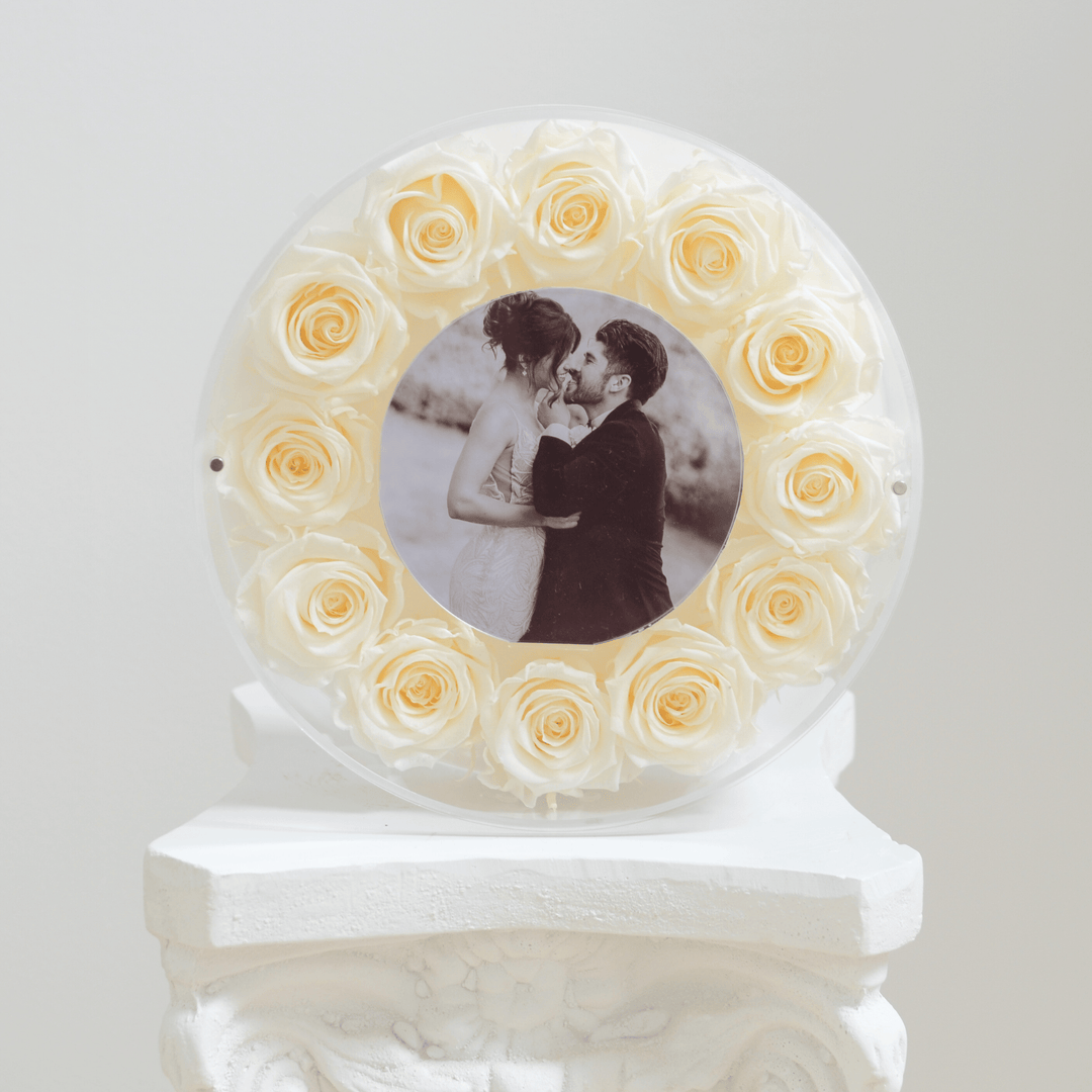 Round acrylic frame with preserved roses – Halo Signature