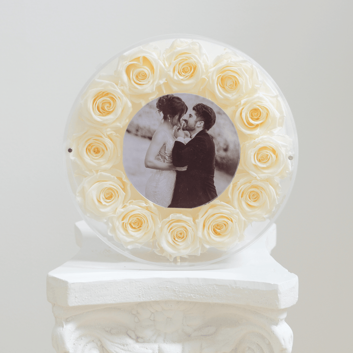 Round acrylic frame with preserved roses – Halo Signature