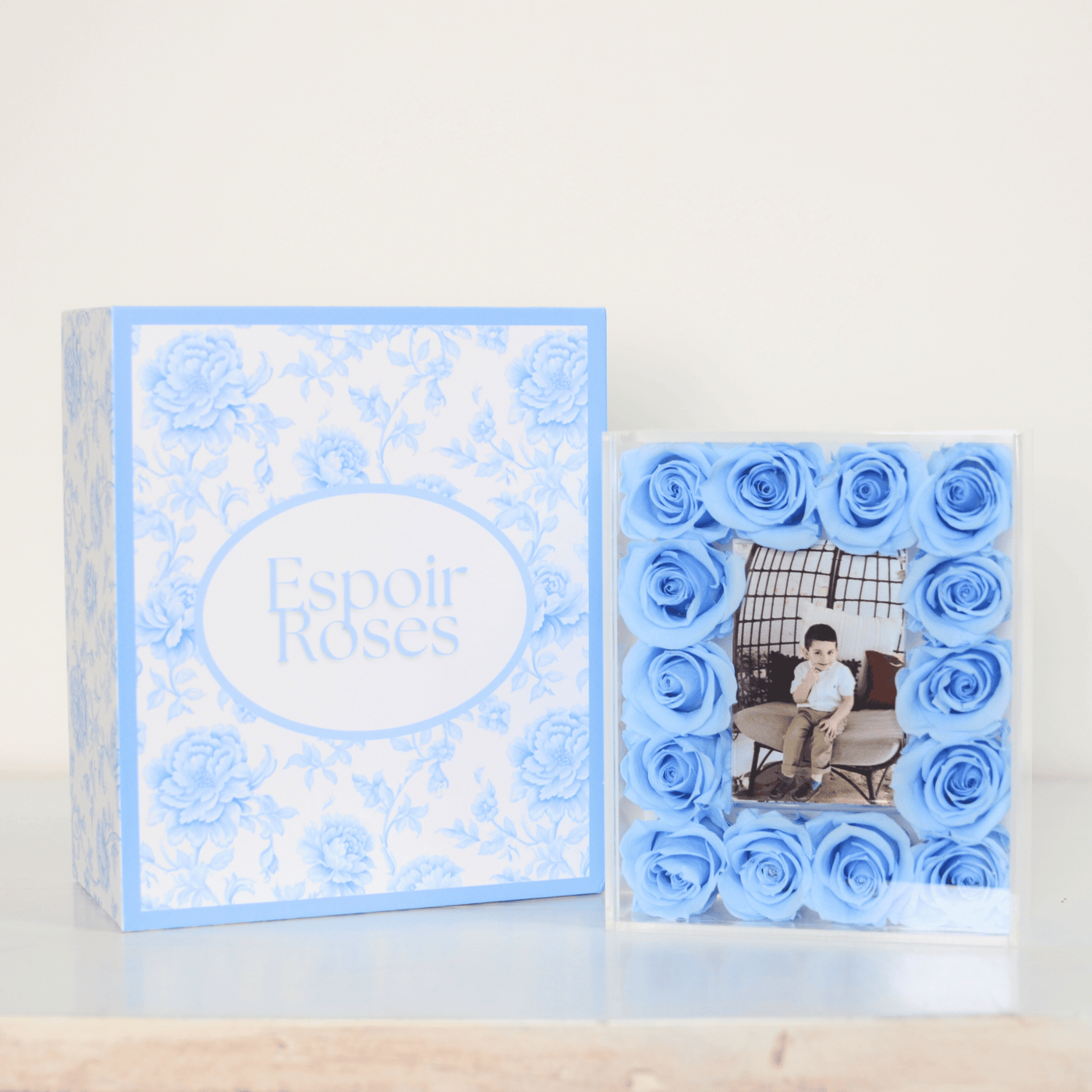 Infinite Rose Frame Compact Series: Premium Acrylic Picture Frame with Preserved Roses