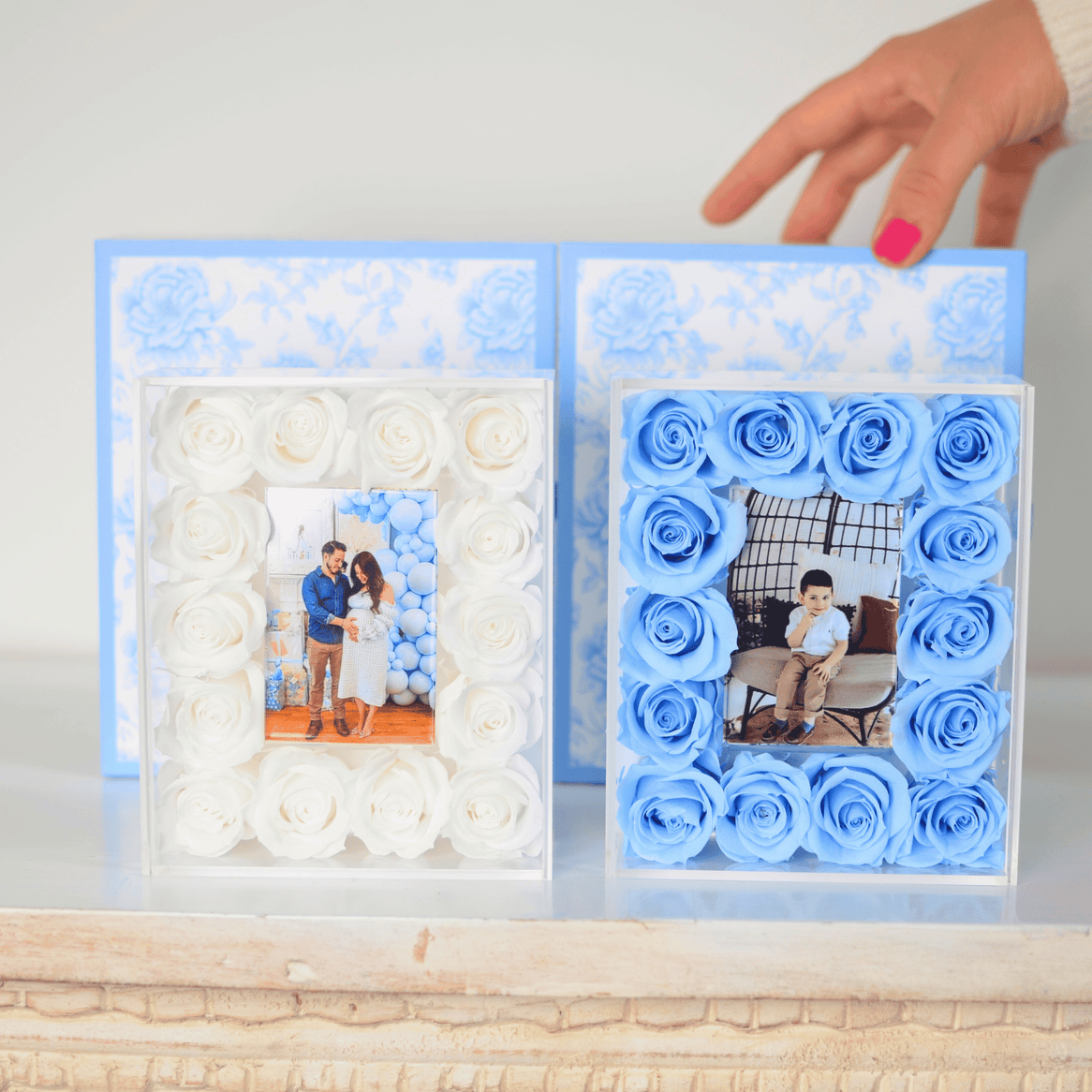 Infinite Rose Frame Compact Series: Premium Acrylic Picture Frame with Preserved Roses